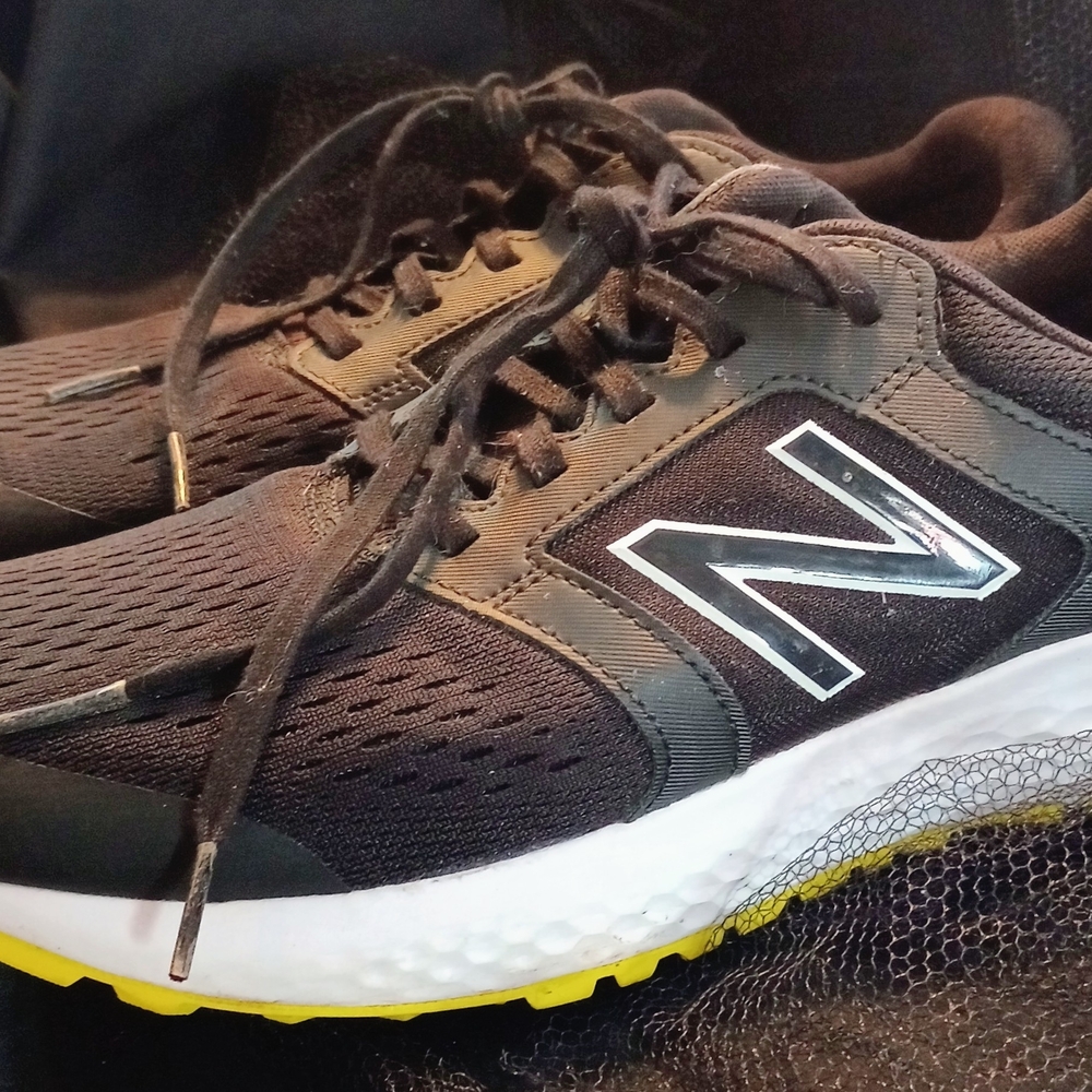 New Balance Men's Black and Yellow Sneakers